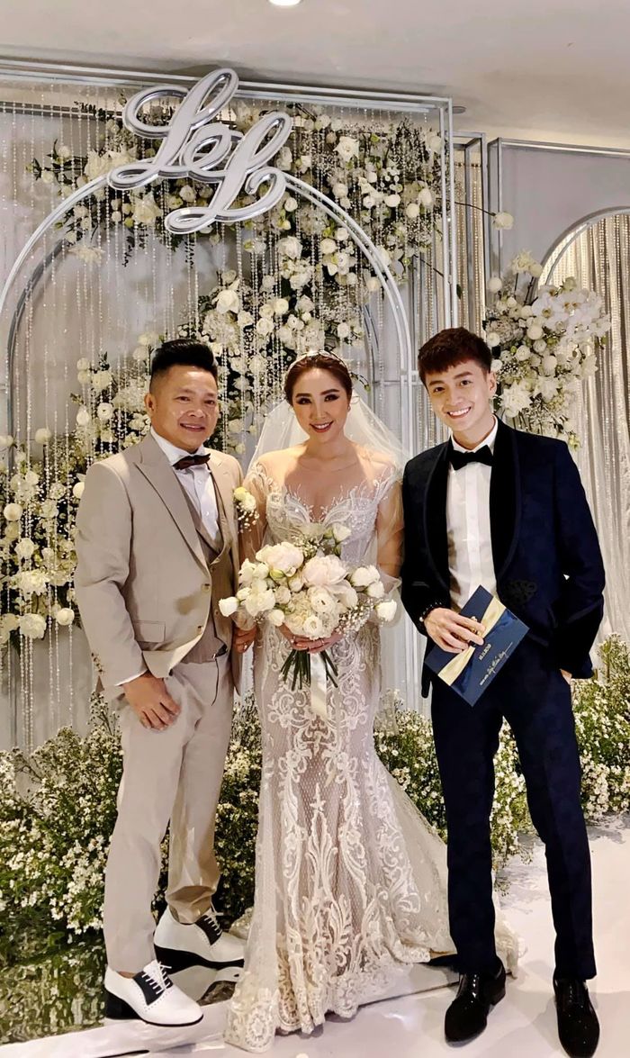 Ngọc Lan gỡ ảnh avatar hạnh phúc, Han Sara selfie cùng Daesung