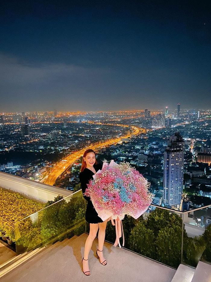CĐM ôn xao trước hình thiệp cưới của Hồ Ngọc Hà và Kim Lý