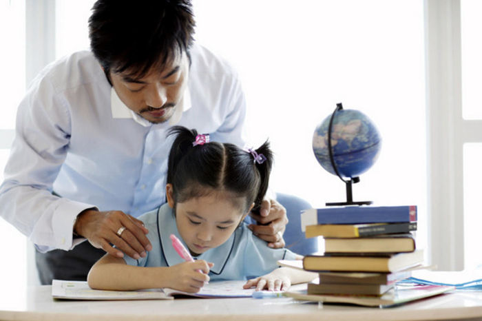 Các nhà khoa học Nga: Đàn ông siêng làm việc nhà con cái sẽ rất giỏi