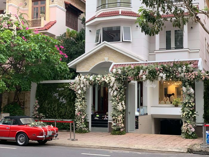 Ông Cao Thắng vượt thử thách ăn chanh trước khi vào được nhà vợ