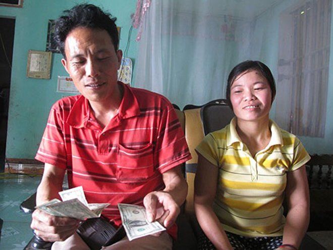 4 người VN đổi đời nhờ tiền rơi trúng đầu chú ý nhất là chị ve chai