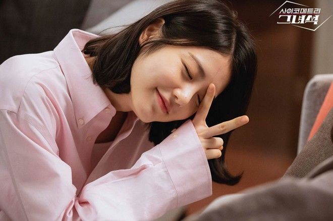 5 idol là biểu tượng thanh lịch phái nữ xứ Hàn: Yoona luôn dẫn đầu