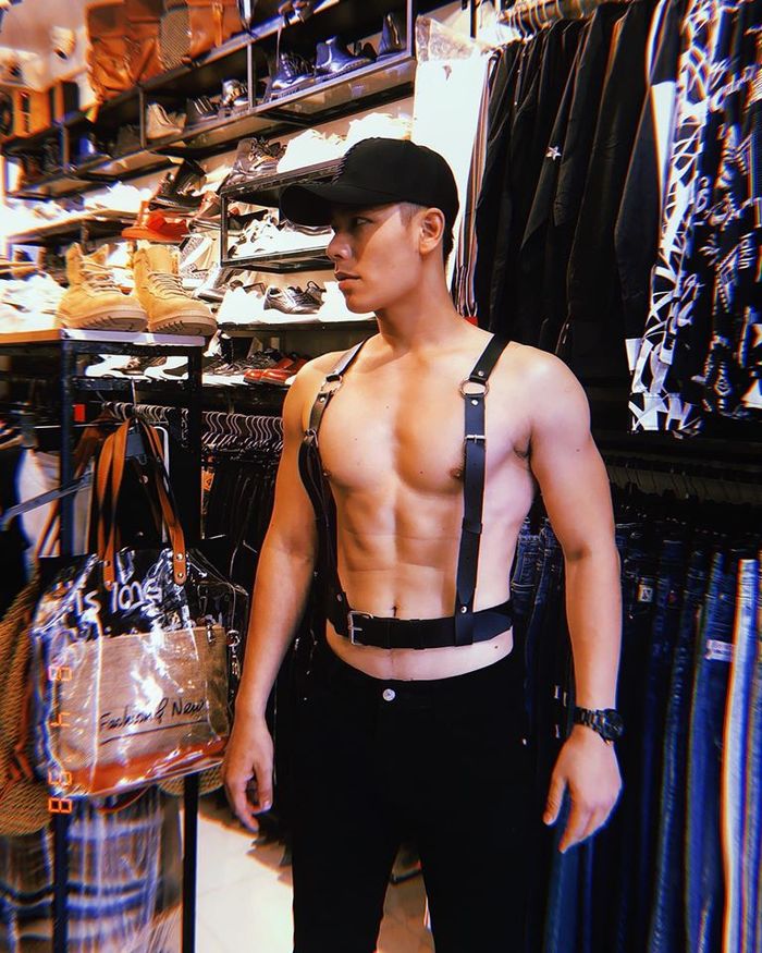 Quý ông tia chớp Trần Anh Huy khoe body cực phẩm đầy tinh tế