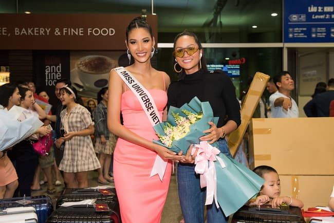 Hoàng Thùy lên đường dự MU, Diệu Nhi kiêu kỳ bắt trend ton sur ton
