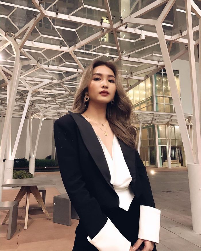 Hoàng Thùy lên đường dự MU, Diệu Nhi kiêu kỳ bắt trend ton sur ton