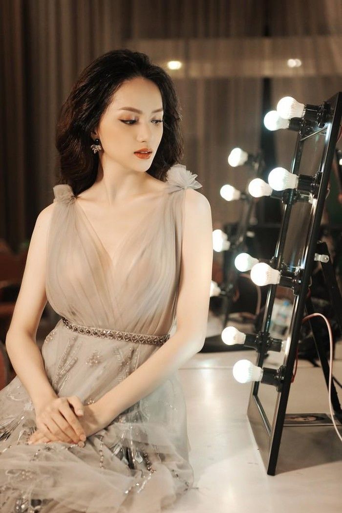 7 năm bước chân vào showbiz, Hương Giang Idol giàu cỡ nào?