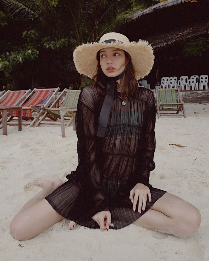Bí kíp mặc đồ đen mà không nhàm chán: Hãy học hỏi Lisa, Jennie
