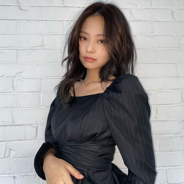 Bí kíp mặc đồ đen mà không nhàm chán: Hãy học hỏi Lisa, Jennie