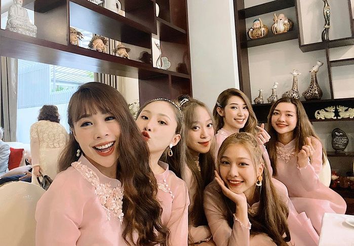 Dàn gái xinh bê tráp trong đám cưới Đông Nhi - Ông Cao Thắng