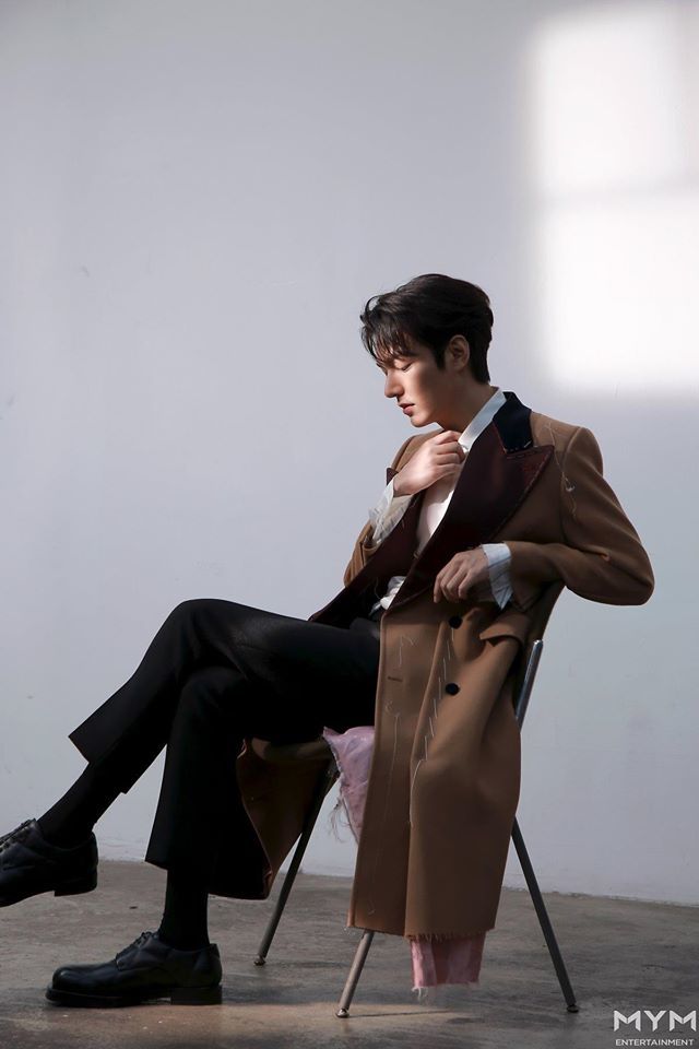 Lee Min Ho khiến fan truỵ tim với loạt ảnh khoe góc nghiêng cực phẩm