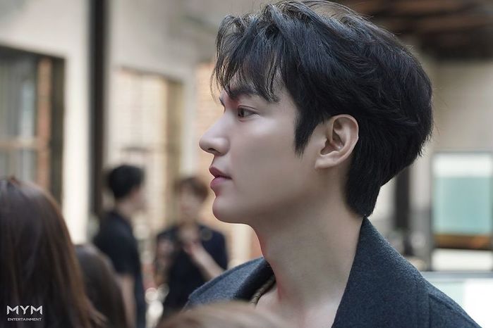 Lee Min Ho khiến fan truỵ tim với loạt ảnh khoe góc nghiêng cực phẩm