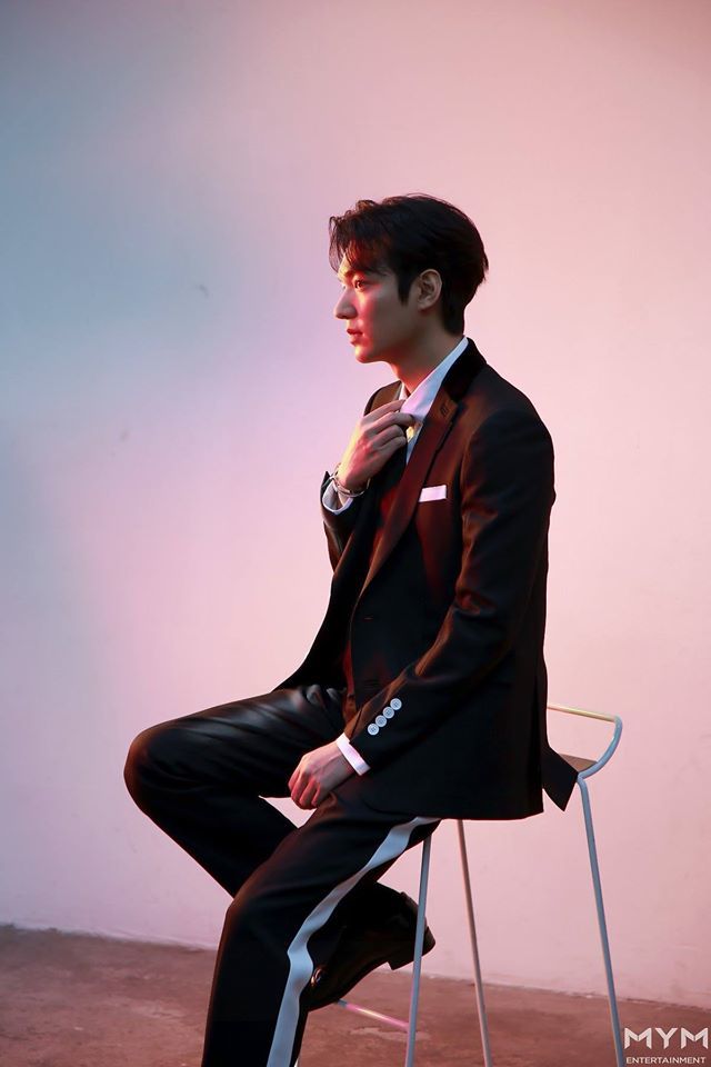 Lee Min Ho khiến fan truỵ tim với loạt ảnh khoe góc nghiêng cực phẩm