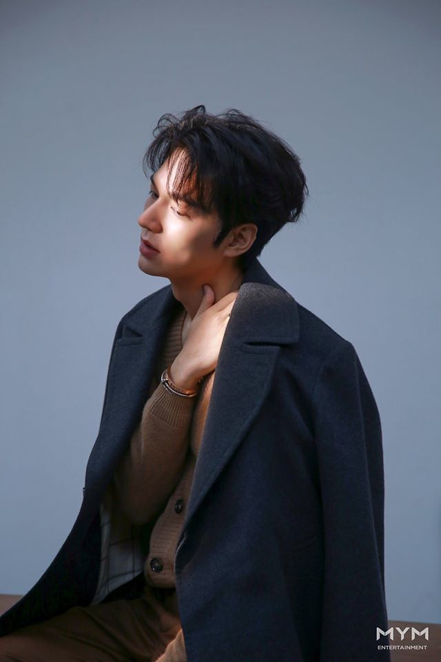 Lee Min Ho khiến fan truỵ tim với loạt ảnh khoe góc nghiêng cực phẩm