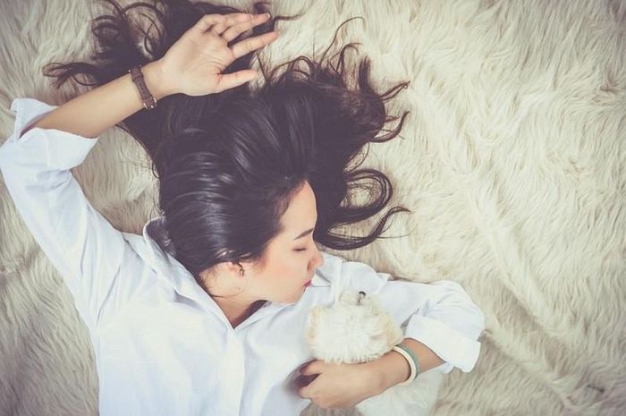 Phụ nữ muốn khỏe đẹp: Hạn chế sơn móng tay, dừng sử dụng khăn lông