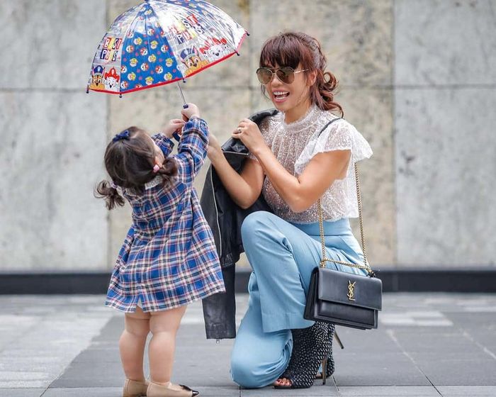 Hiền Hồ tóc dài lạ lẫm, Huỳnh Phương - Ngô Kiến Huy chia rẽ vì hóa đơn