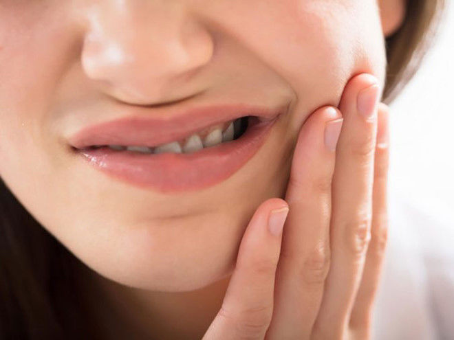 Hậu quả nghiến răng ken két khi ngủ: Rụng răng, biến dạng khớp hàm