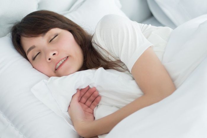 Hậu quả nghiến răng ken két khi ngủ: Rụng răng, biến dạng khớp hàm