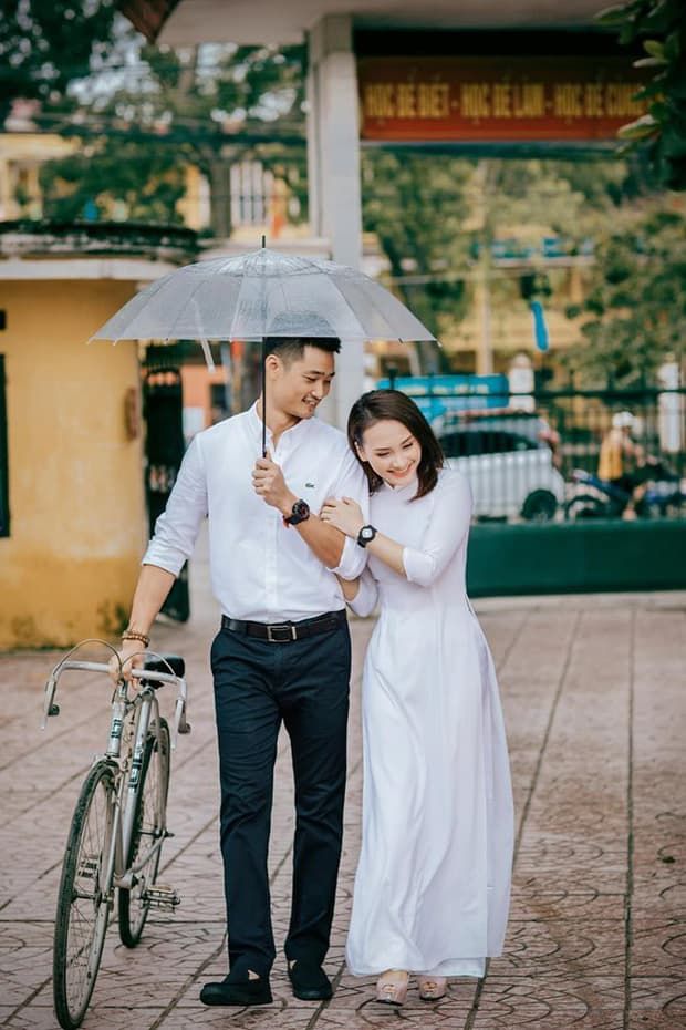 Ảnh hiếm hoi trong lễ cưới Hà Tăng, Hoàng Thùy tự tin trút bỏ son phấn