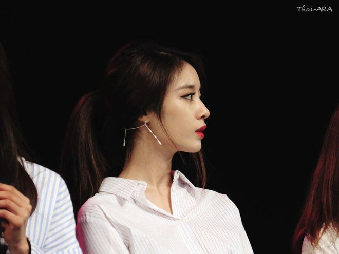 Góc nghiêng thần thánh nữ idol Kpop: Gen 4 không hề kém cạnh đàn chị