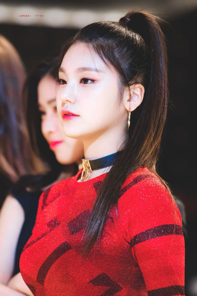 Góc nghiêng thần thánh nữ idol Kpop: Gen 4 không hề kém cạnh đàn chị