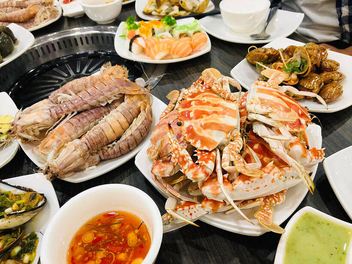 Cầm 300k càn quét 5 buffet hải sản siêu hot, tôm mực cua ngập bàn
