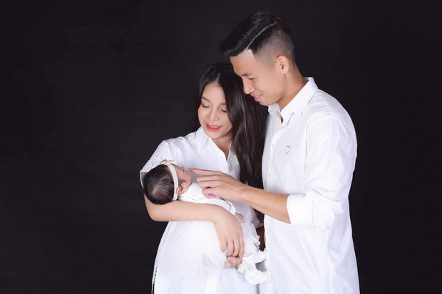Bà xã Bùi Tiến Dũng lần đầu công khai diện mạo cô công chúa nhỏ