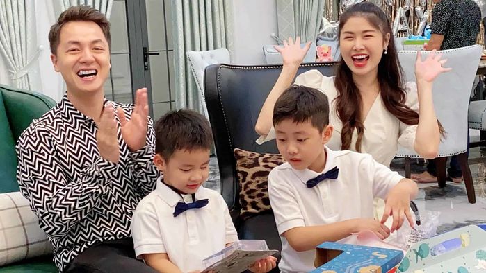 Bà xã Đăng Khôi: Lấy chồng nghệ sĩ, không thể cho phép mình yếu đuối