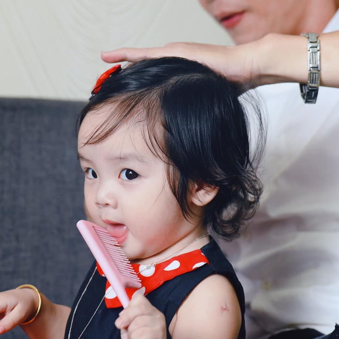 Bà xã Hoài Lâm chính thức công khai diện mạo con gái nhỏ