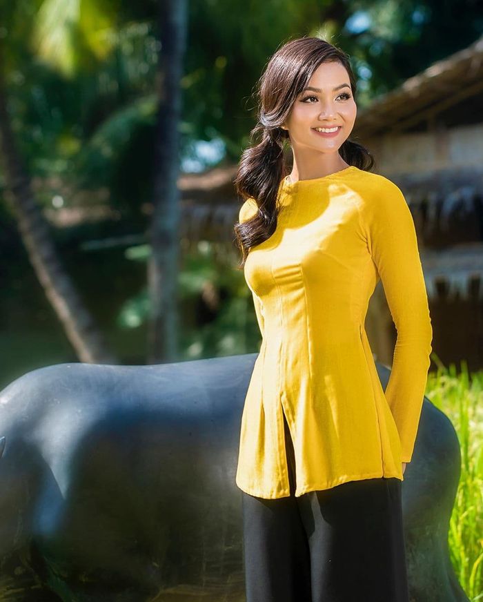 Bảo Thy khoe chị gái, Hoàng Oanh chính thức công khai mặt chồng Tây