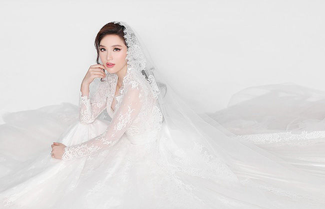 Bảo Thy khoe sắc vóc gợi cảm với 3 mẫu váy cưới đẹp ngất ngây
