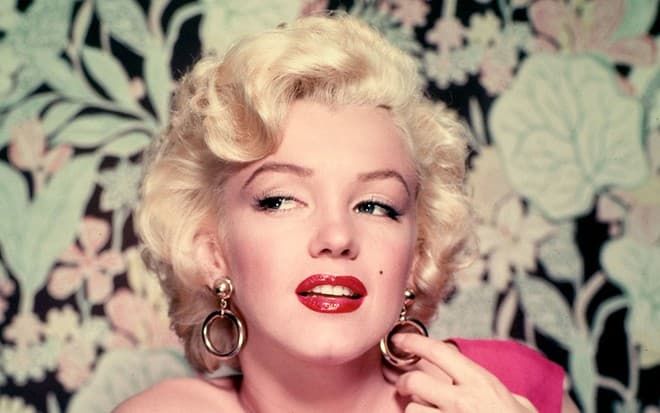 Bật mí cách làm đẹp của Marilyn Monroe: Ngủ 10 tiếng, bôi 5 lớp son