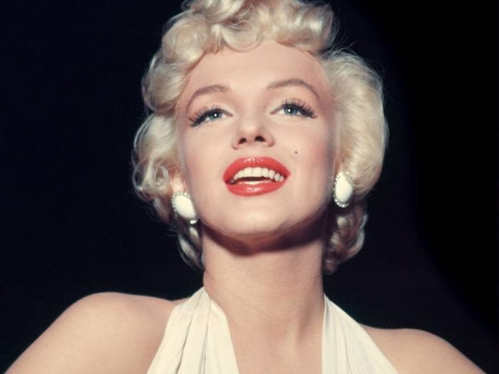 Bật mí cách làm đẹp của Marilyn Monroe: Ngủ 10 tiếng, bôi 5 lớp son