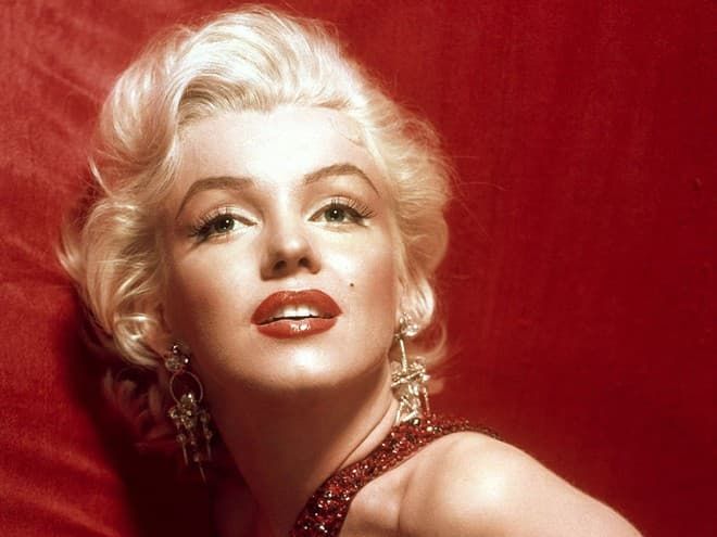 Bật mí cách làm đẹp của Marilyn Monroe: Ngủ 10 tiếng, bôi 5 lớp son