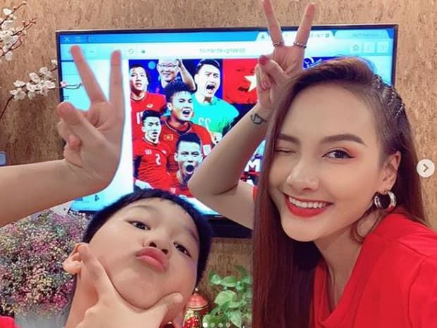 BB Trần mặc hanbok, Hòa Minzy đăng ảnh toàn thân sau tin sinh con