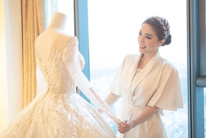 BB Trần mặc hanbok, Hòa Minzy đăng ảnh toàn thân sau tin sinh con