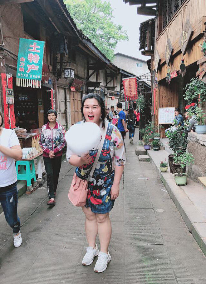 Hút 4 lít mỡ, ai cũng tò mò về diện mạo mới của hot girl ngàn cân
