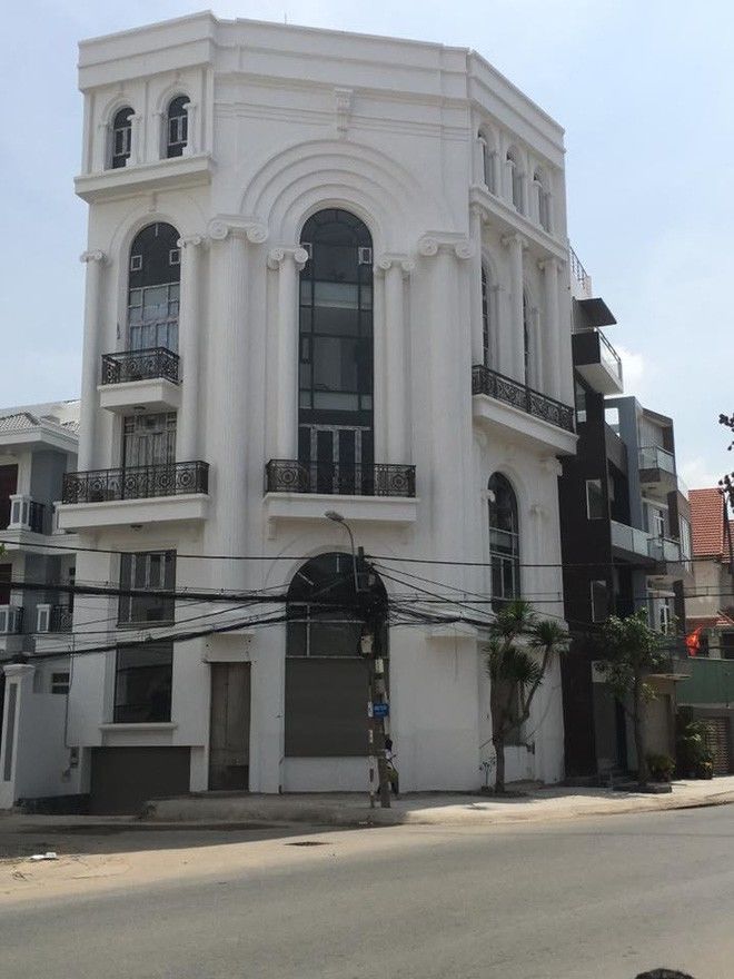 Biệt thự lâu đài nơi ca sĩ Bảo Thy và gia đình đang sinh sống