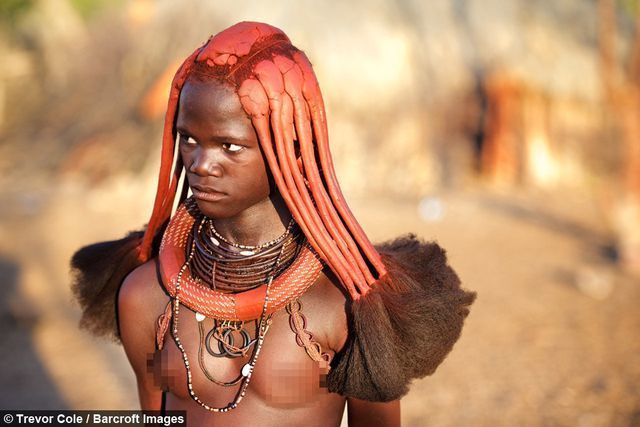 Bộ lạc Himba Châu Phi: Nơi phụ nữ cả đời không tắm bằng nước