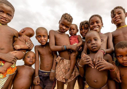 Bộ lạc Himba Châu Phi: Nơi phụ nữ cả đời không tắm bằng nước