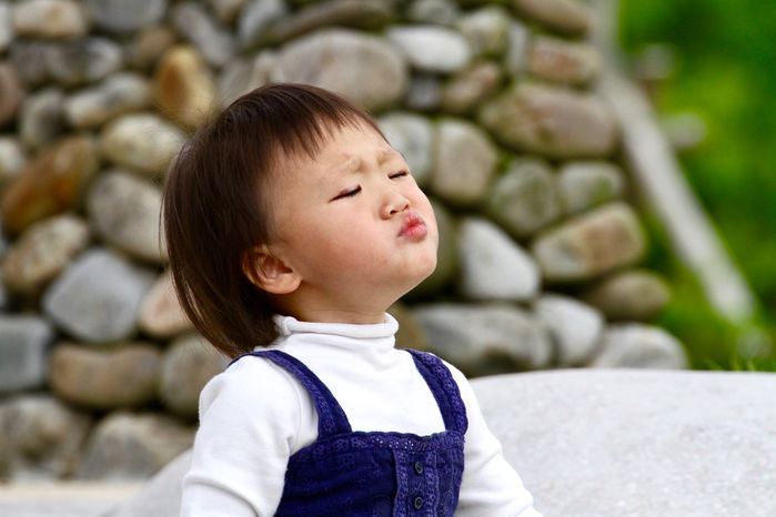 Bố mẹ đừng vội ép trẻ vào khuôn khổ khi thấy con hướng nội, bướng bỉnh