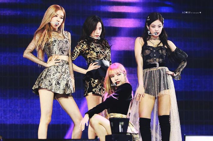 Fan kêu gọi BLACKPINK rời YG vì bị đối xử bất công