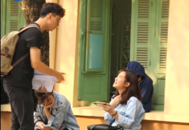 CĐM tan chảy với chàng trai yêu cô gái từ cái nhìn đầu tiên