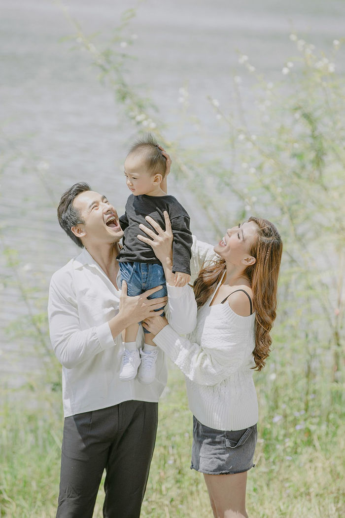 Chăm con nằm viện, Thúy Diễm tiết lộ: áo mặc 3 ngày chưa thay