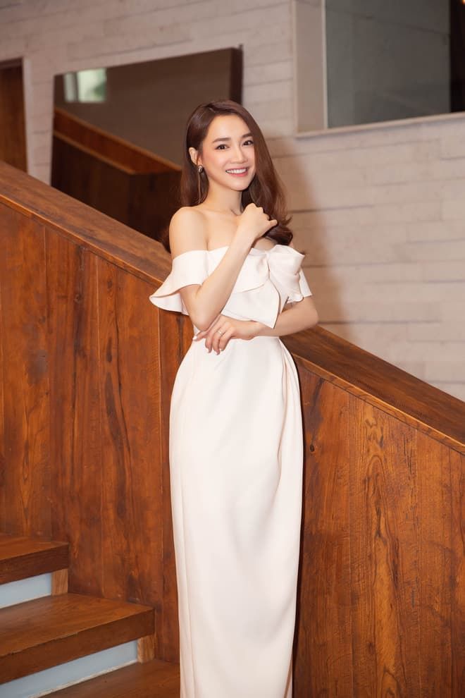 Chi Dân - Lan Ngọc đi ăn cưới, Sĩ Thanh tung ảnh kỉ niệm nửa năm yêu