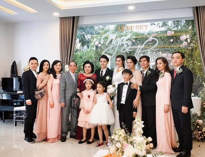 Chị gái không làm nghệ thuật, nổi tiếng nghiêm khắc của Đông Nhi