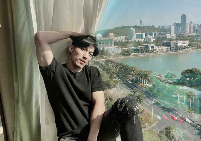 Chi Pu bắt trend ton sur ton, Miu Lê khoe vòng eo không chút mỡ thừa