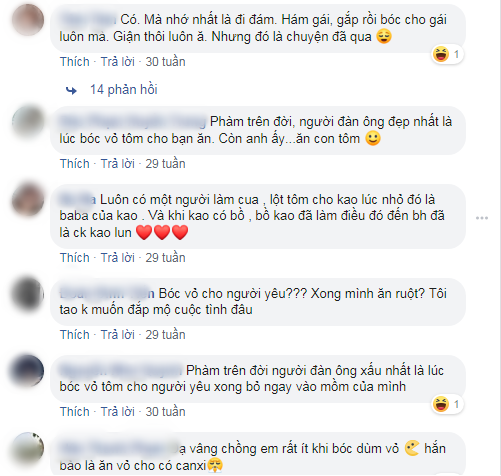 Chỉ hành động bóc vỏ tôm nhỏ xíu thôi cũng làm các nàng đổ liêu xiêu
