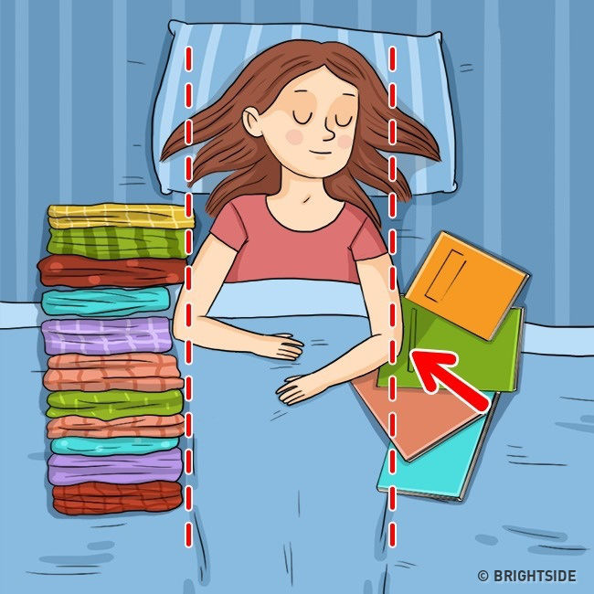 Chọn đúng đệm, kê gối dưới cánh tay giúp hạn chế nếp nhăn hiệu quả