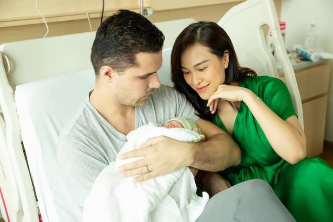 Chồng ngoại quốc của sao nữ Việt: Bạn đời Hoàng Oanh chuẩn soái ca