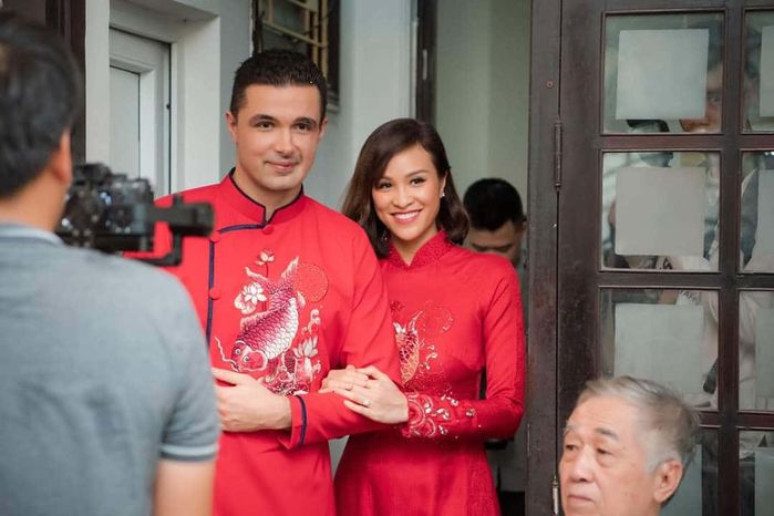 Chồng ngoại quốc của sao nữ Việt: Bạn đời Hoàng Oanh chuẩn soái ca